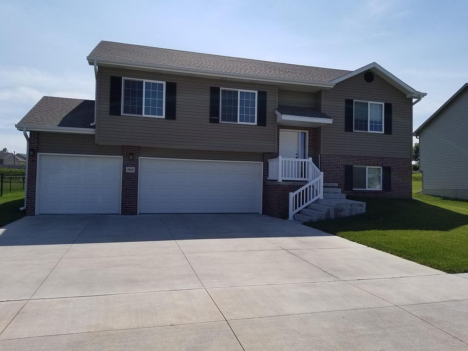 1st image of 7605 S 81st St