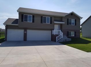 7605 S 81st St, Lincoln, NE 68516