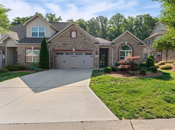 2958 York Place Dr, Walkertown, NC 27051