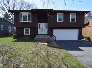 1205 Birch St, Lake In The Hills, IL 60156