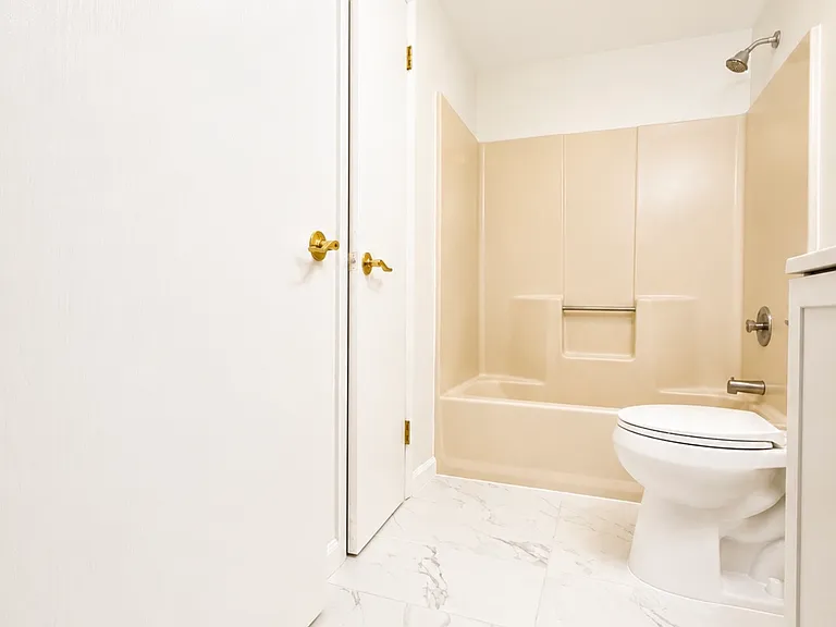 304 Lake Crystalbrook Dr — Photo 17