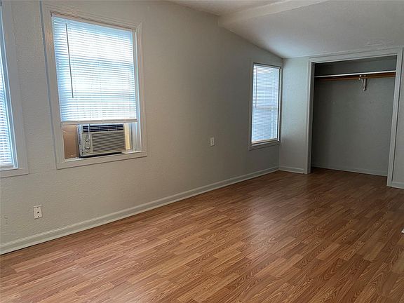 5th image of 621 S Commerce St