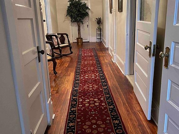 3rd image of 2090 Vineville Ave.