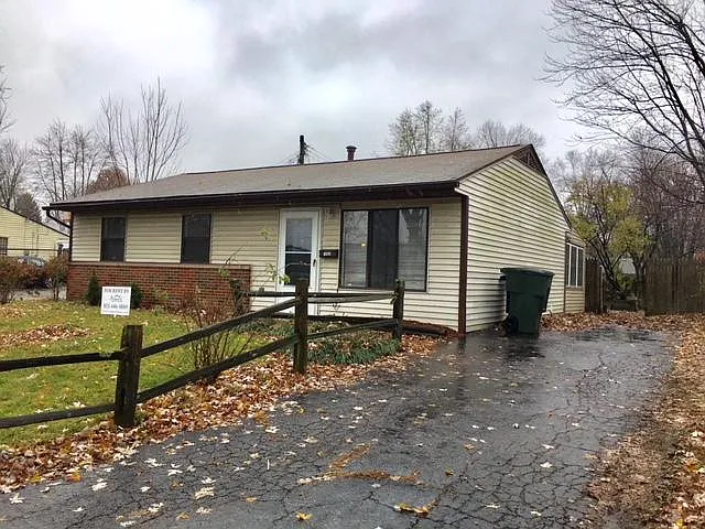 1695 Wilton Dr photo 1