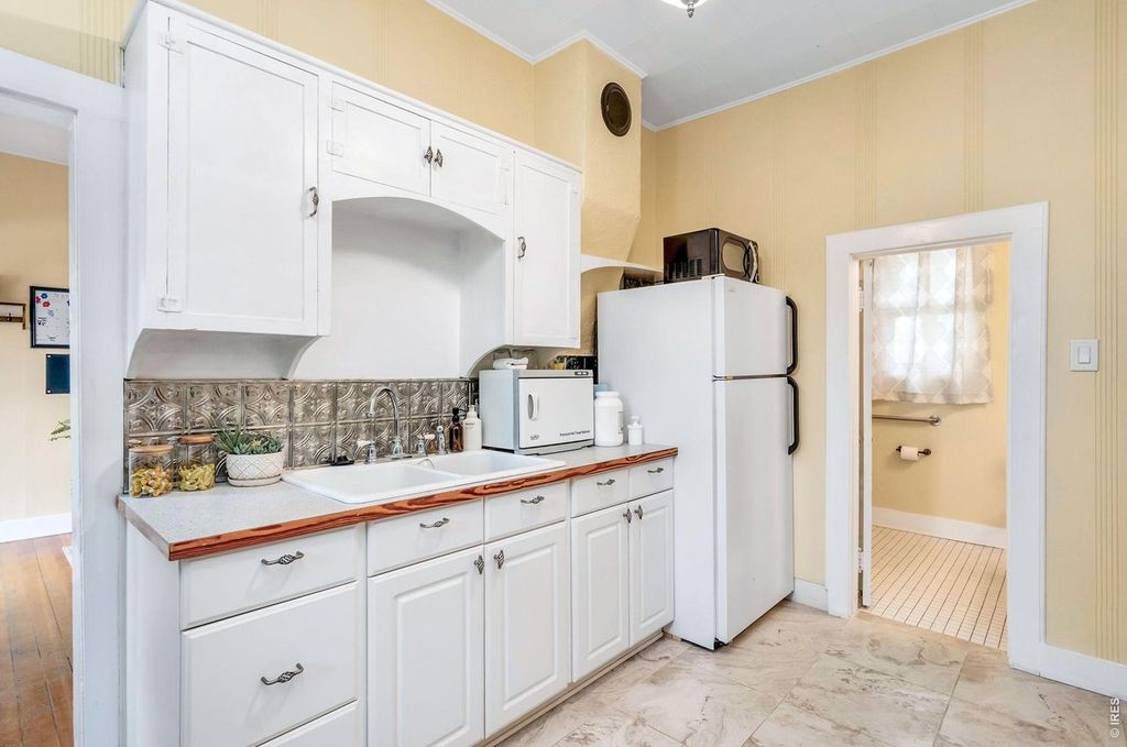 745 Jackson Ct