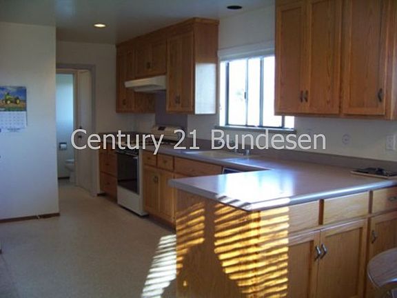 3rd image of 290 Live Oak Dr