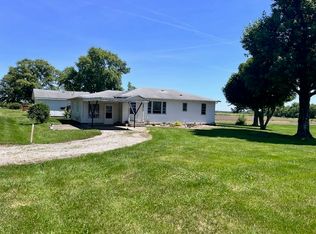 1098 Arthur St, Mason, IL 62443