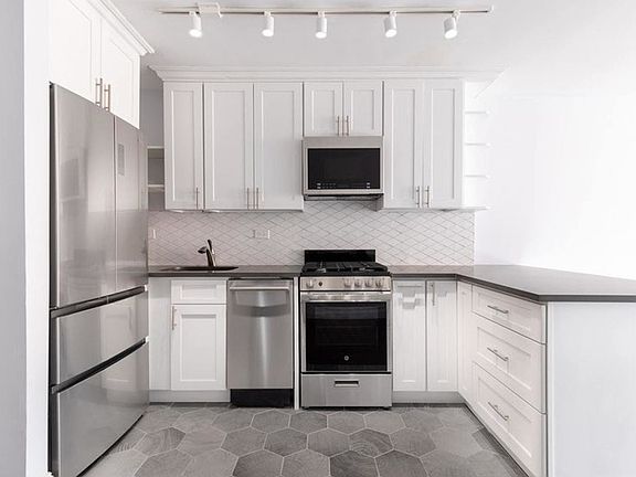 2nd image of 222 W 14th St APT 4K