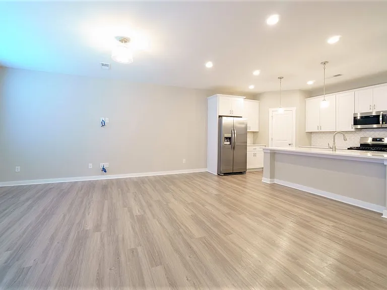 808 Lew St — Photo 14