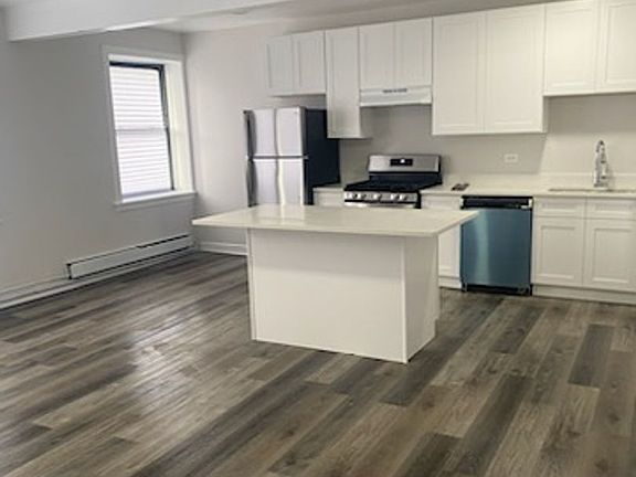 3rd image of 4425 N Milwaukee Ave #2N