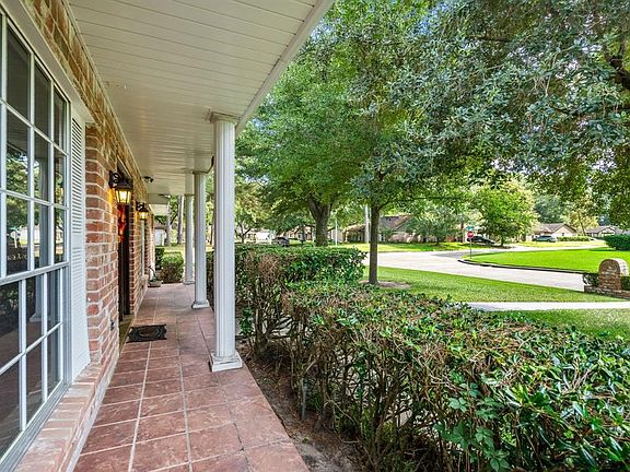 amazing tile front porch
