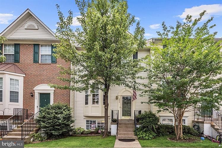 1st image of 535 Kalmia Sq NE