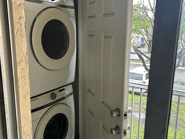 8039 SW 21st Ct — Photo 16