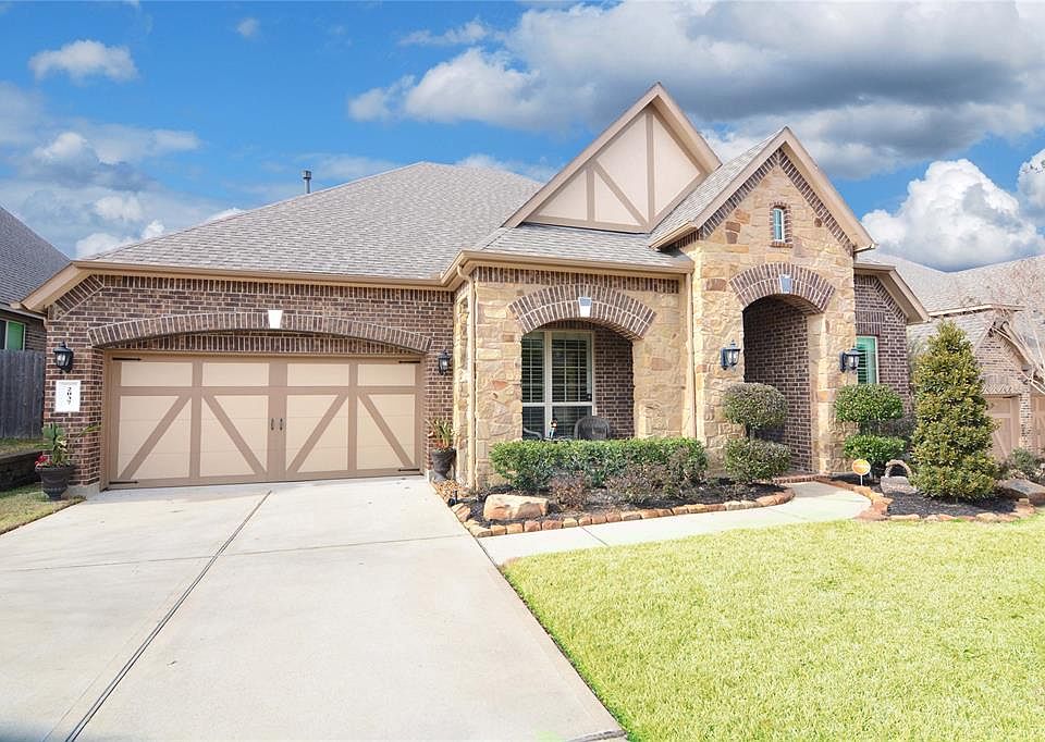 1st image of 2037 Forest Haven Dr