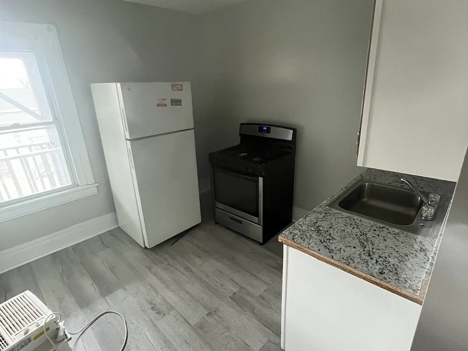 1 bed, 800 sqft, $1,600 — Photo 3