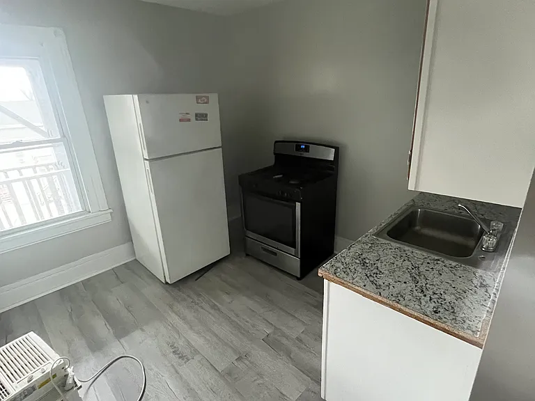 749 Arctic St #2 — Photo 3