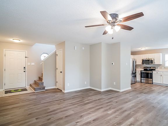 4th image of 6911 Youngberry Dr