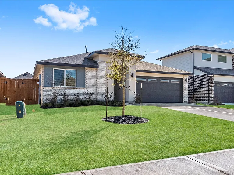 13220 Lago Acero Ln — Photo 1