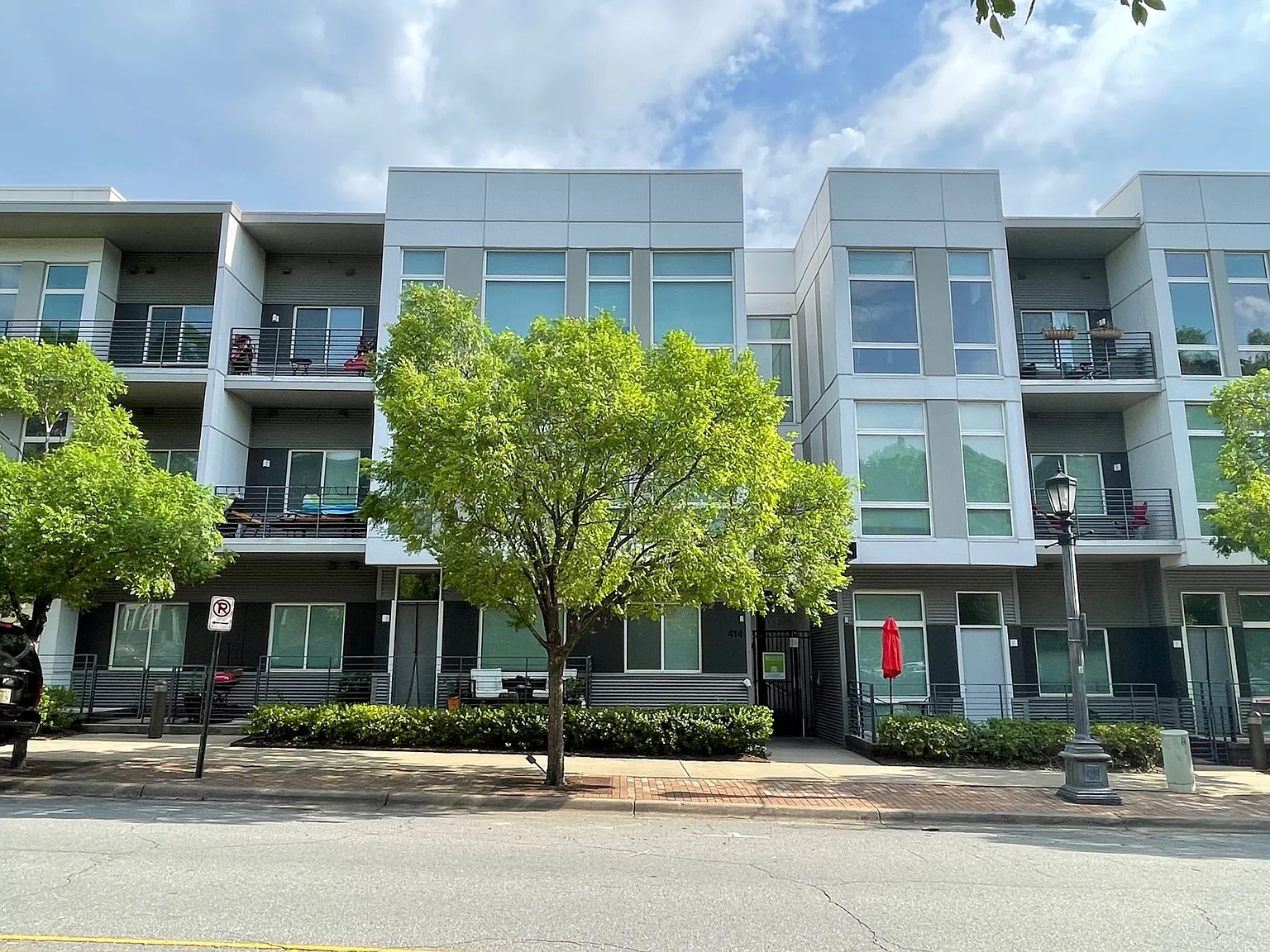 MacArthur Commons — Photo 1