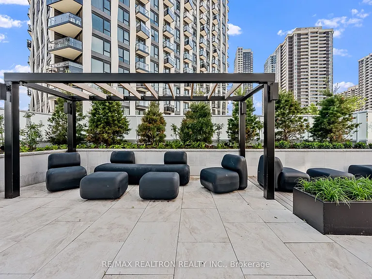 25 Cordova Ave #Penthouse 06 — Photo 38