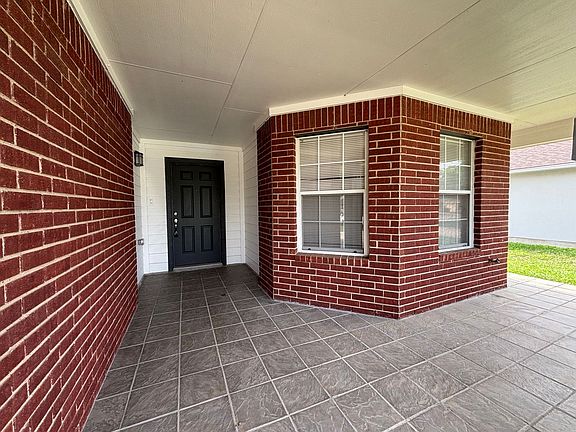 3rd image of 800 Riverway Ln