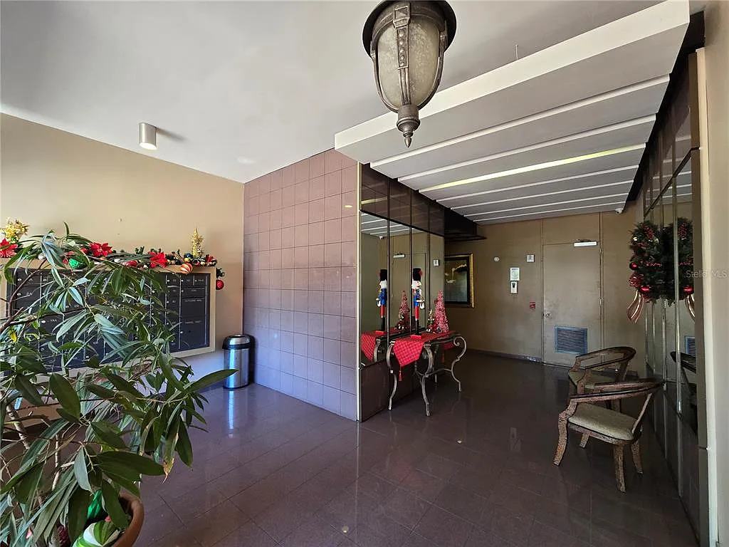3 bed, 2.0 bath, 1722 sqft, $3,800 — Photo 3