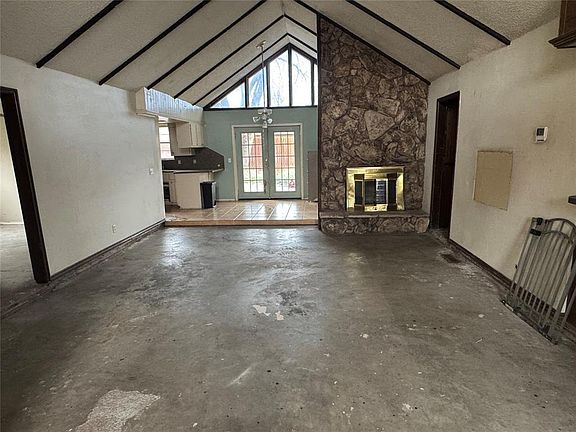 2nd image of 8905 N Davis Ave
