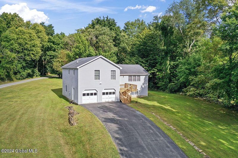 2nd image of 40 Skyview Meadows Lane