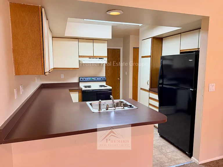 1221 Holland Park Blvd — Photo 6