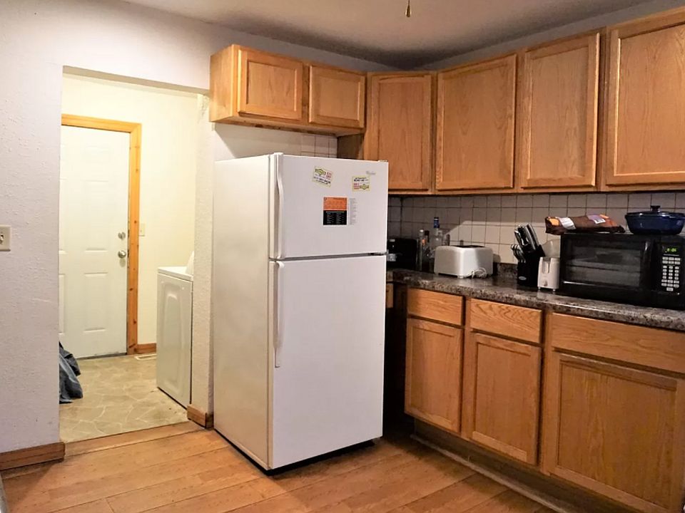 2nd image of 1305 W Eads St
