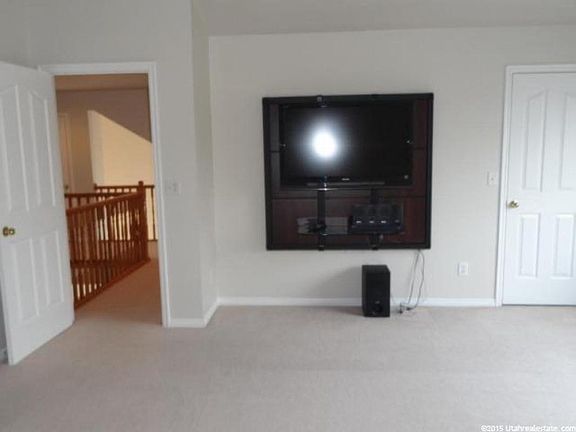 3rd image of 340 E Crescent Vista Ln
