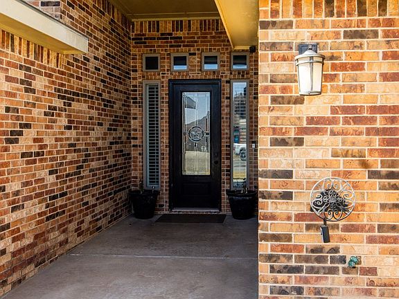 3rd image of 11 Berkshire Cir