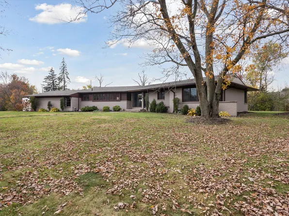 11 White Hills Ave NE, Grand Rapids, MI 49546