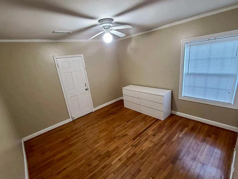 1106 Lindridge Dr NE — Photo 9