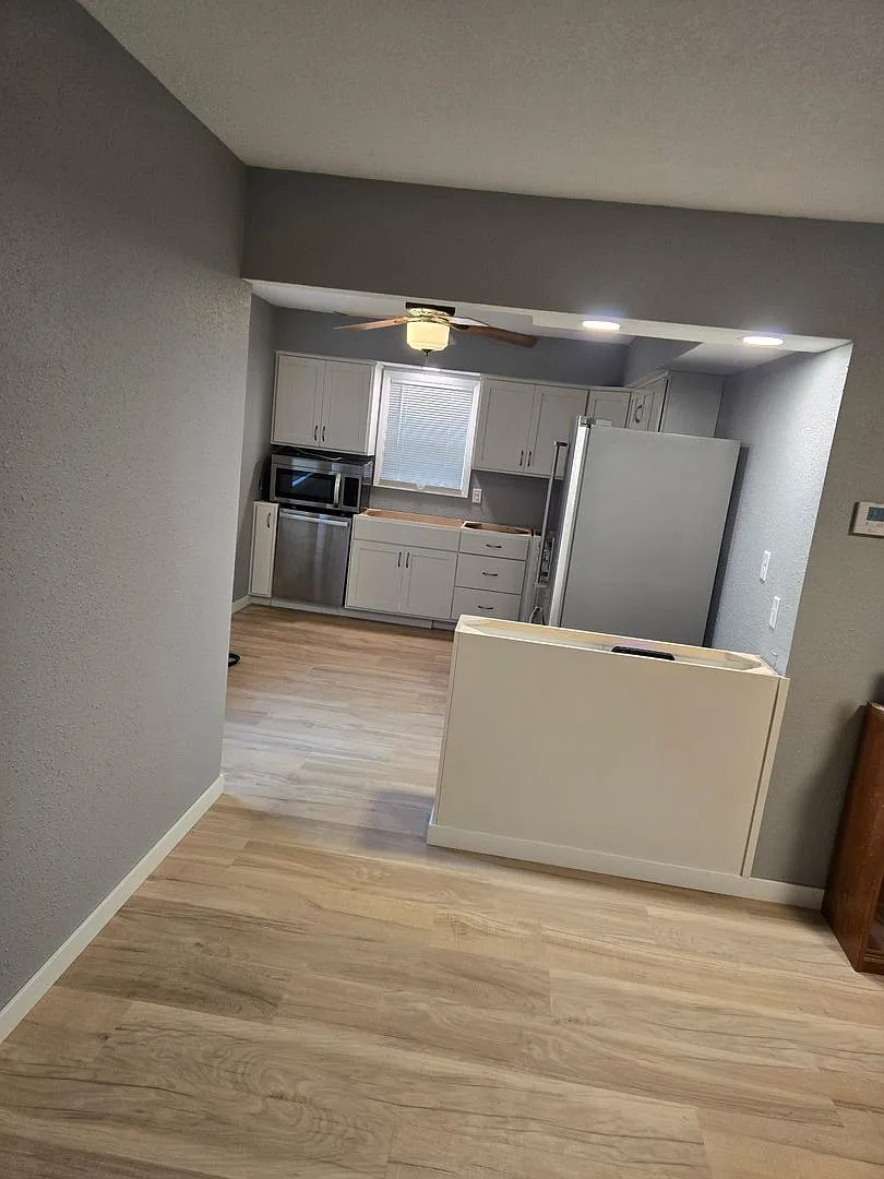 Freshly renovated, bright, and ready for you! — Photo 4