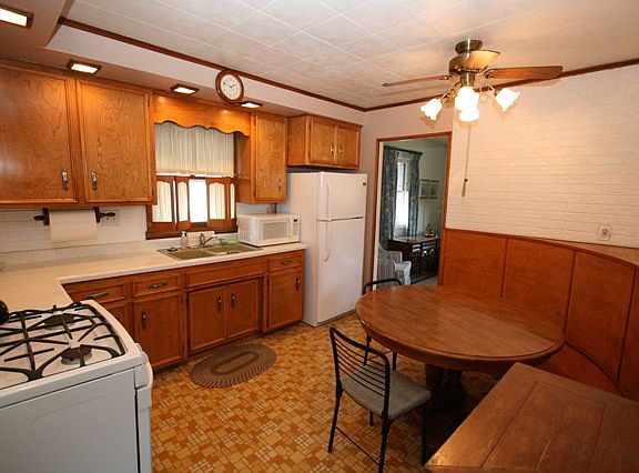 5th image of 12 Salem Dr
