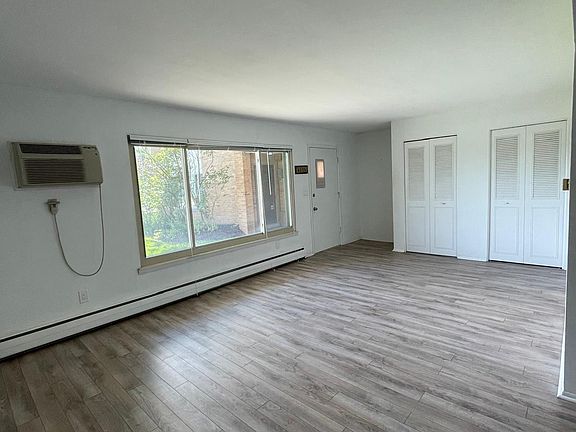 2nd image of 2859 E Maple Rd APT 3