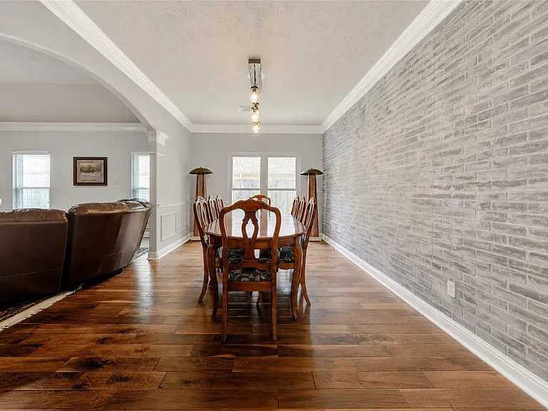 1811 Emerald Green Dr — Photo 16