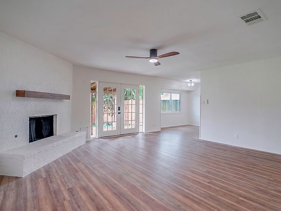 3rd image of 606 Splitrock St