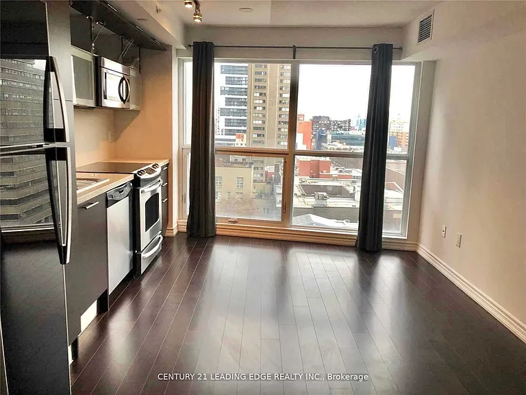 386 Yonge St #706 — Photo 3