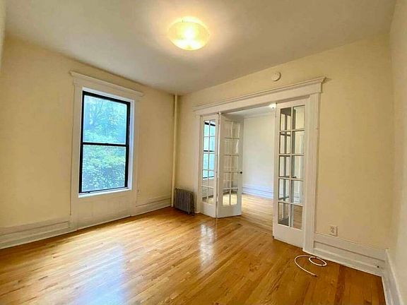 2nd image of 442 14th St APT 1c
