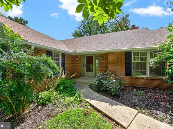 10 Chilton Rd, Wilmington, DE 19803
