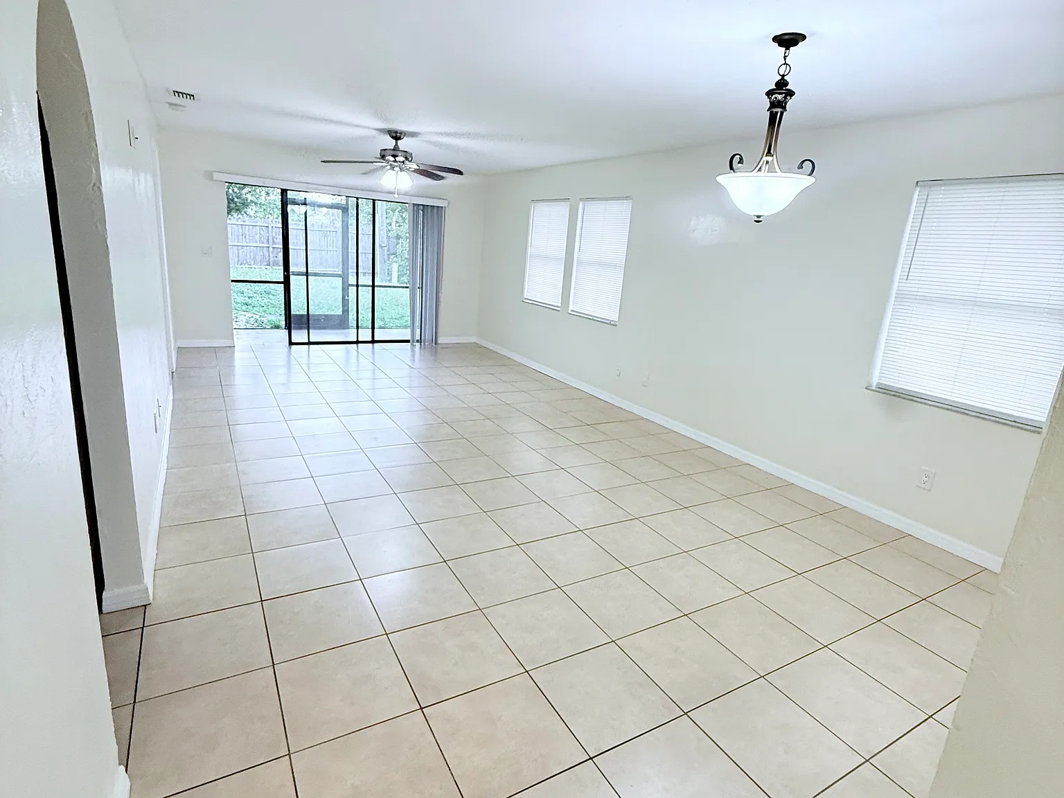 2 bed, 1010 sqft, $1,400 — Photo 3