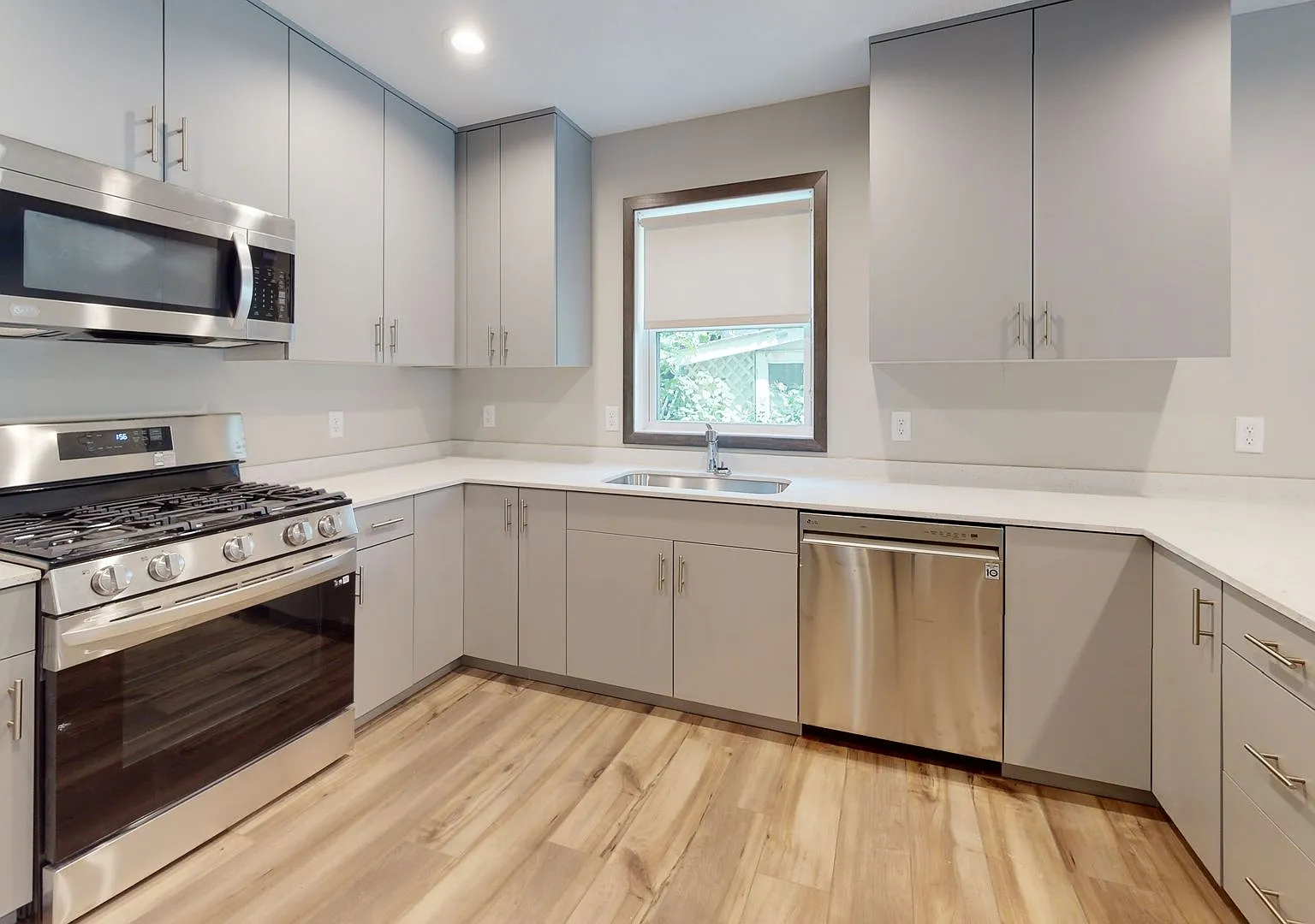 1800 Como Ave SE (Duplex) — Photo 2