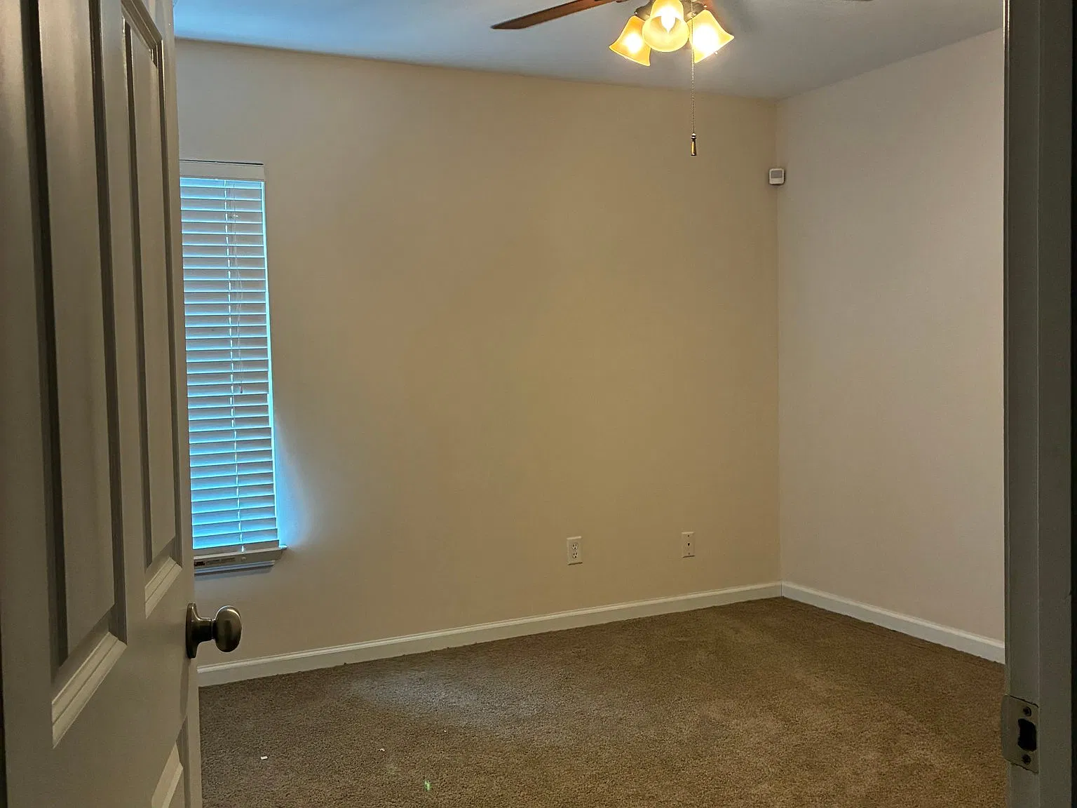 3 Beds 2 Baths - House — Photo 4
