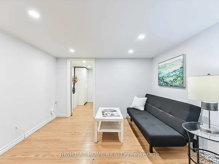 40 Plaxton Dr — Photo 2