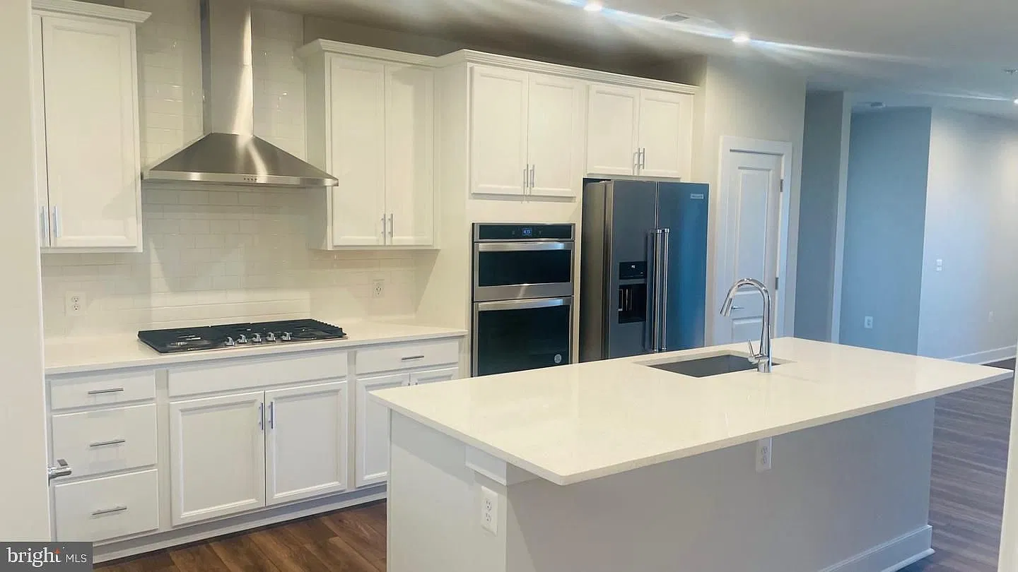 2 bed, 2.0 bath, 1417 sqft, $3,400 — Photo 3