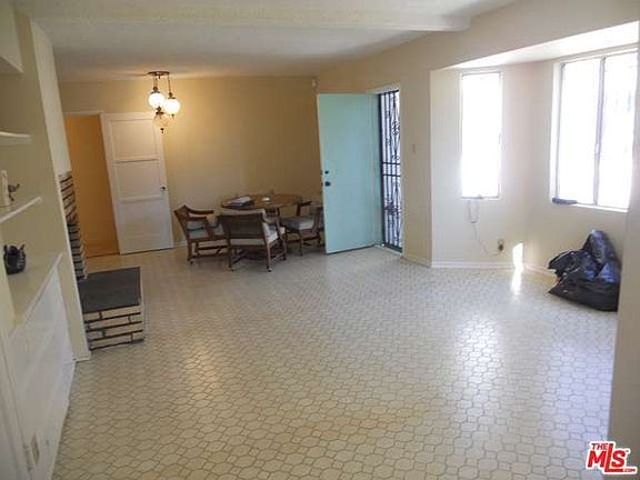 4th image of 5212 Parkglen Ave