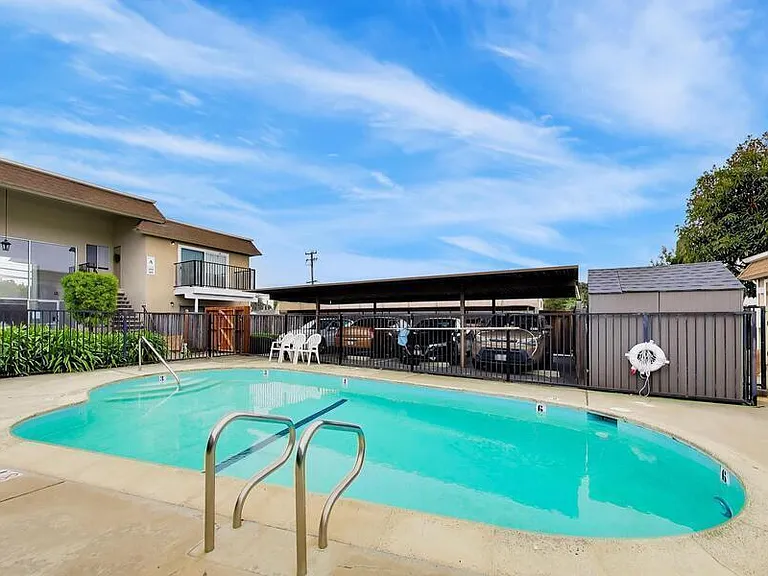 2727 Marina Boulevard — Photo 8