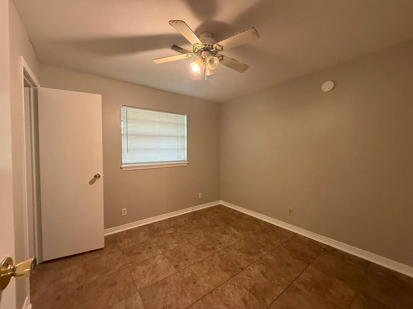 Charming 3-Bedroom Home in Convenient Florence Location! — Photo 3